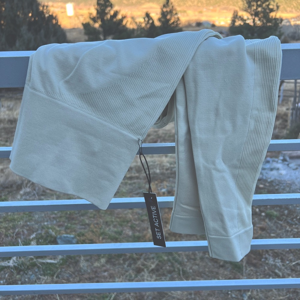 NWT SET ACTIVE leggings